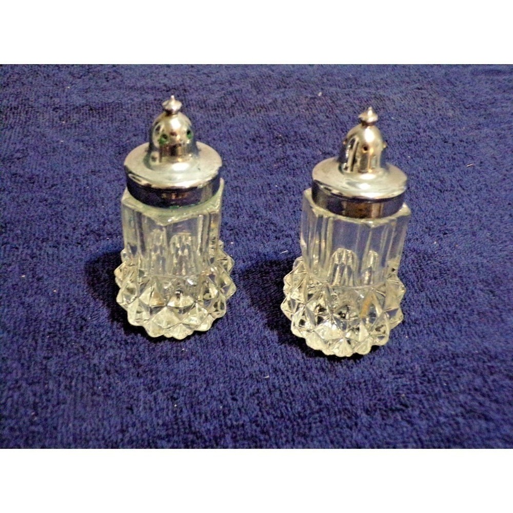 Vintage Indiana Glass Diamond Point Crystal Salt & Pepper Shaker Set 3.5" Tall‎